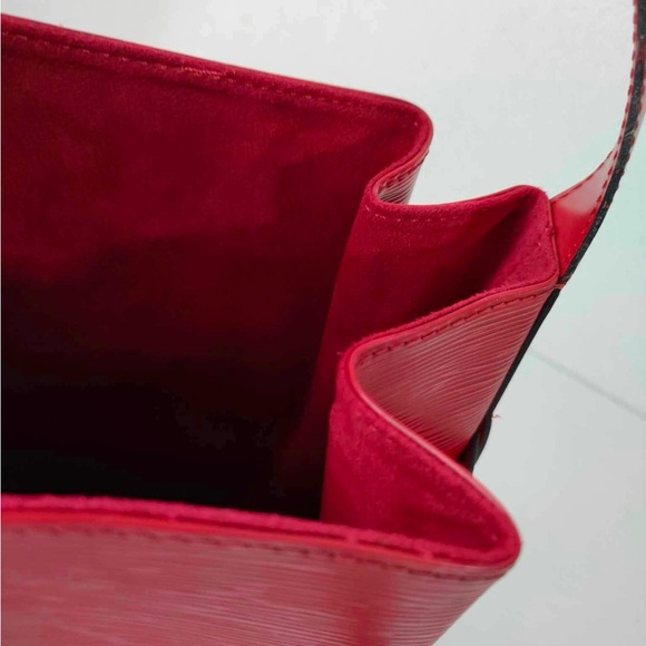 Louis Vuitton Epi Sac D'epaule Castillan - Picture 12 of 16